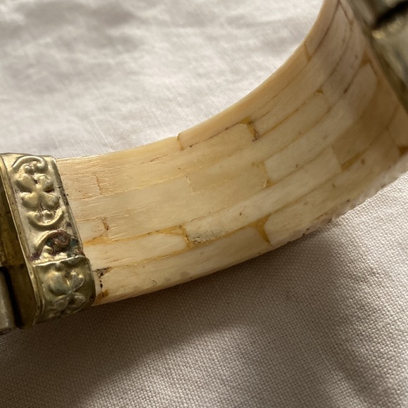 Vintage hand carved ivory bracelet. An heirloom from the before times. - Picture 4 of 6